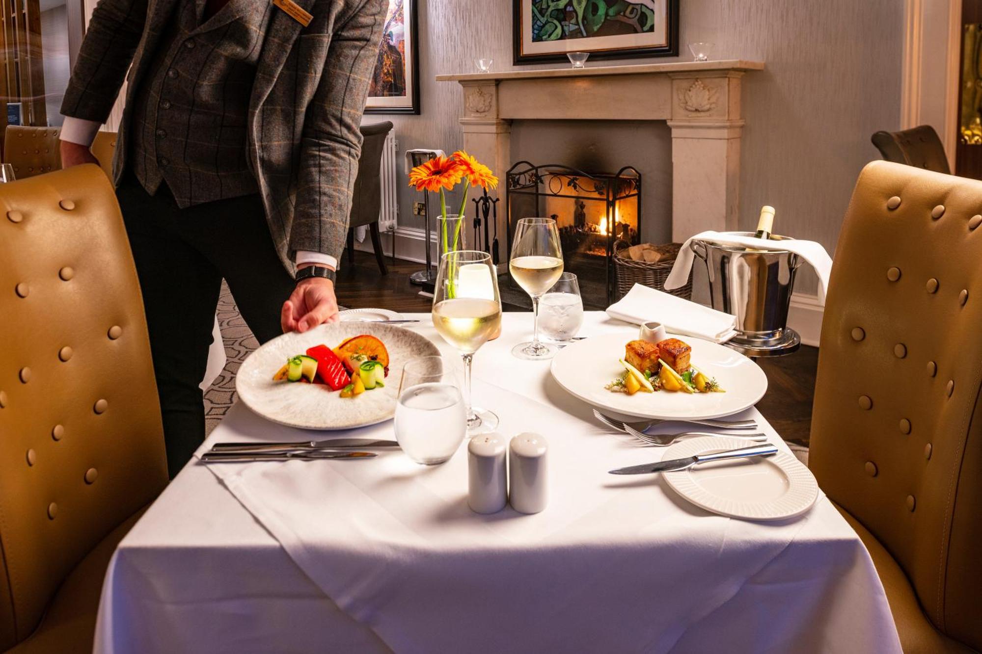Hotel Ness Walk Inverness Exterior foto A restaurant in London