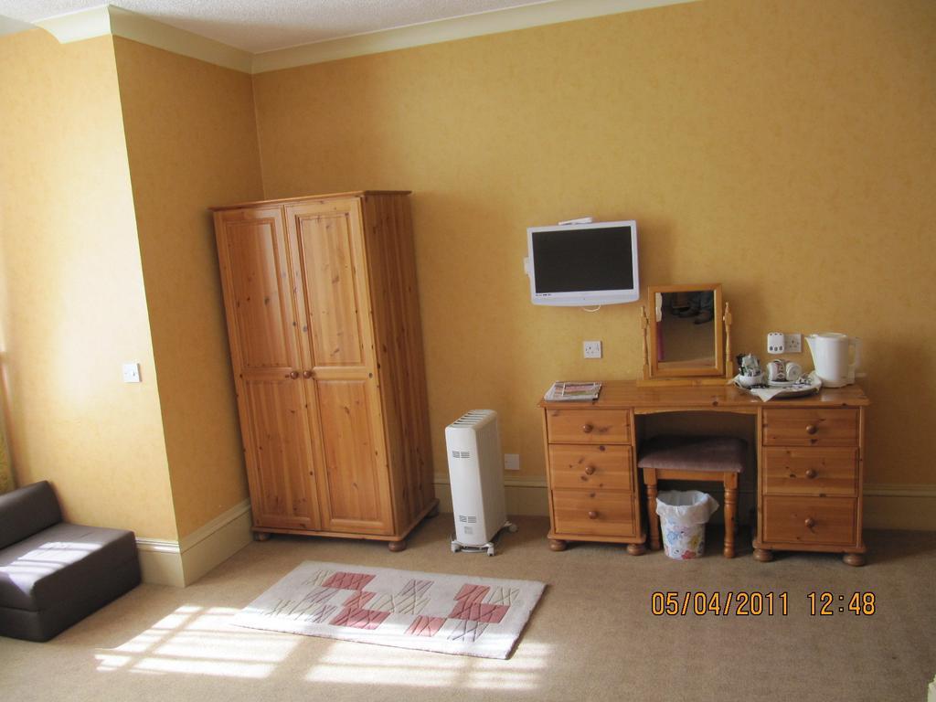 Hotel Ness Walk Inverness Zimmer foto A room at the hotel