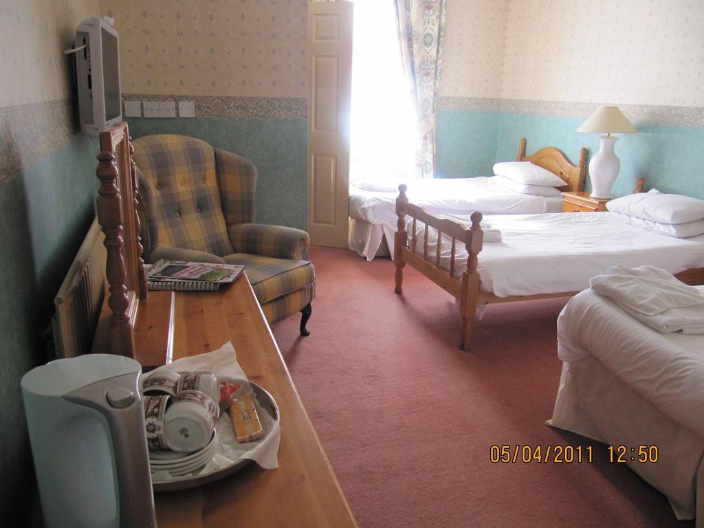 Hotel Ness Walk Inverness Zimmer foto A room at the hotel