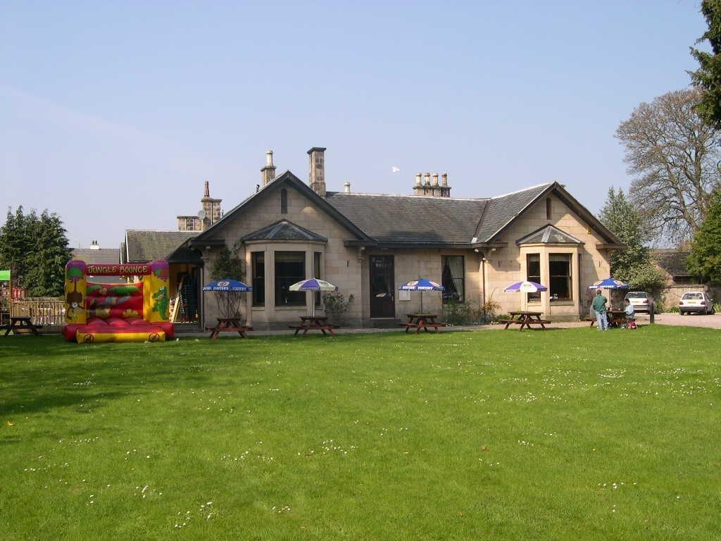 Hotel Ness Walk Inverness Zimmer foto The station building