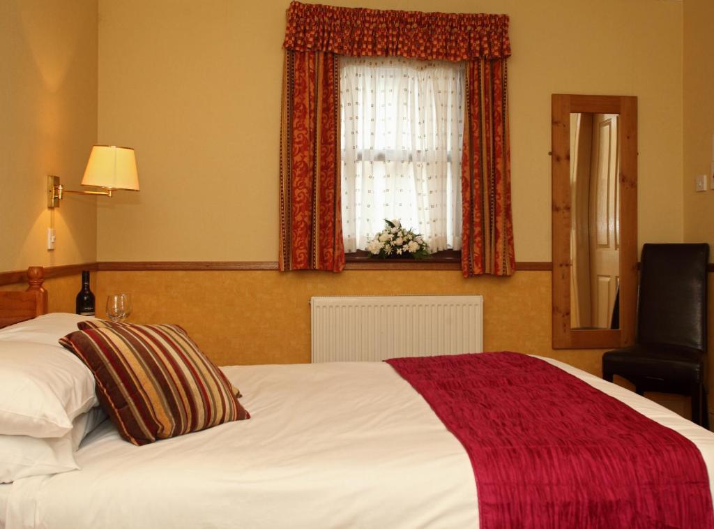 Hotel Ness Walk Inverness Exterior foto A bedroom at the hotel